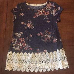Floral Cotton Top w/ Lace detail Sz Large